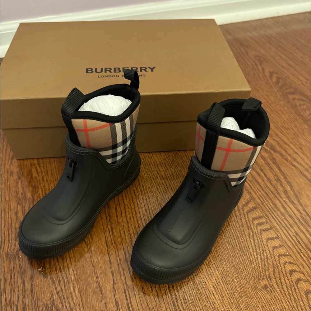 Burberry kids rain boots European size 27 (US 10)